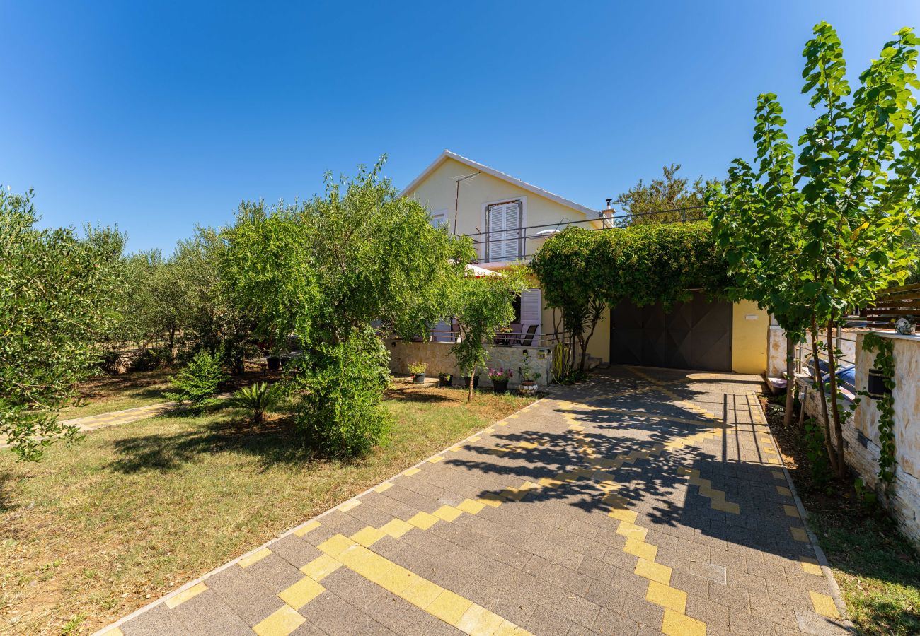 Ferienhaus in Krkovic - Holiday home Olive Garden