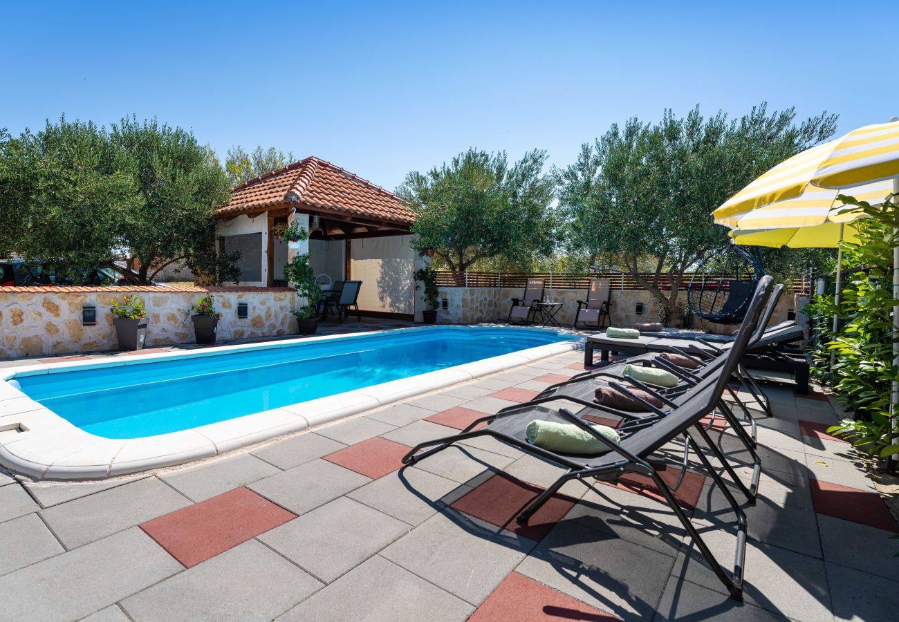 Ferienhaus in Krkovic - Holiday home Olive Garden