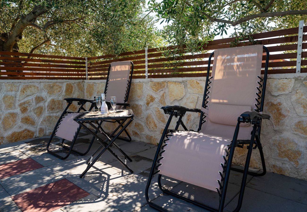 Ferienhaus in Krkovic - Holiday home Olive Garden