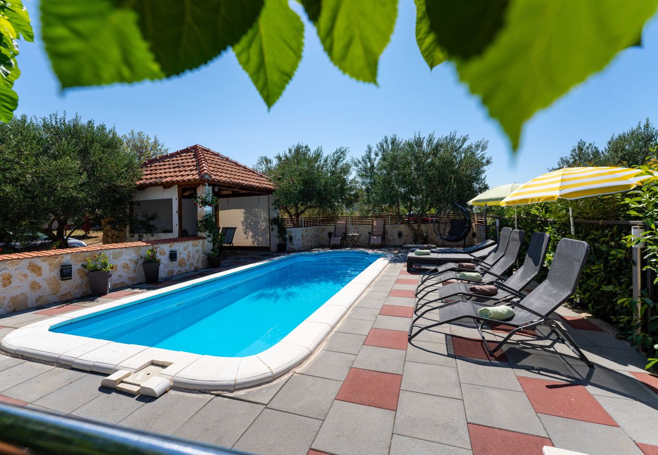 Ferienhaus in Krkovic - Holiday home Olive Garden