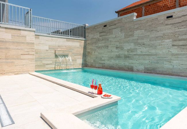 Ferienhaus in Benkovacko Selo - Villa Pezer with heated pool & sauna Ferienhaus in Benkovacko Selo - Villa Pezer with heated pool & sauna