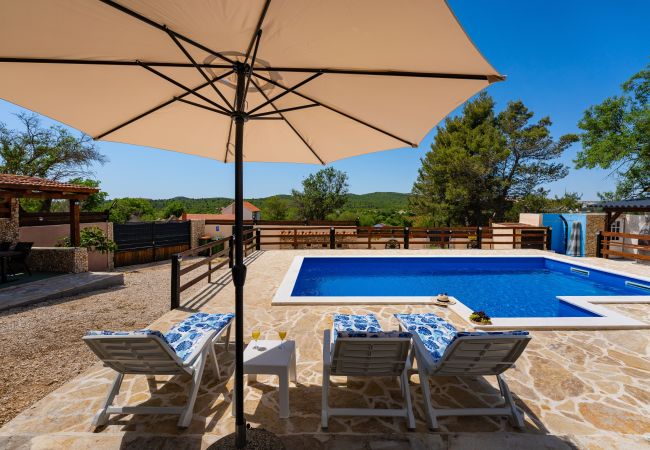 Ferienhaus in Zapužane - Holiday home Burgija Ferienhaus in Zapužane - Holiday home Burgija