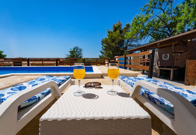 Ferienhaus in Zapužane - Holiday home Burgija Ferienhaus in Zapužane - Holiday home Burgija