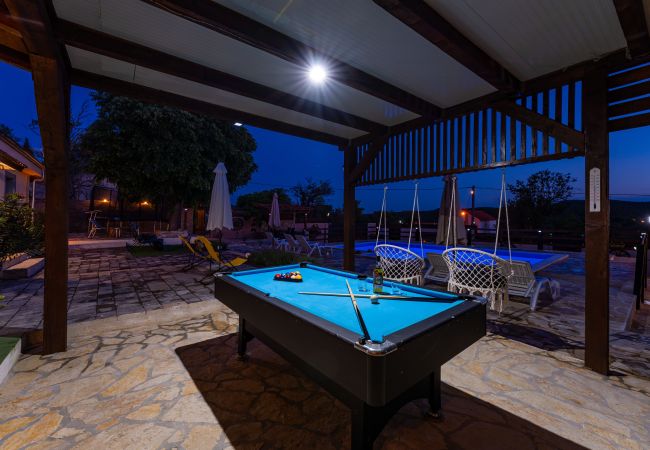 Ferienhaus in Zapužane - Holiday home Burgija Ferienhaus in Zapužane - Holiday home Burgija