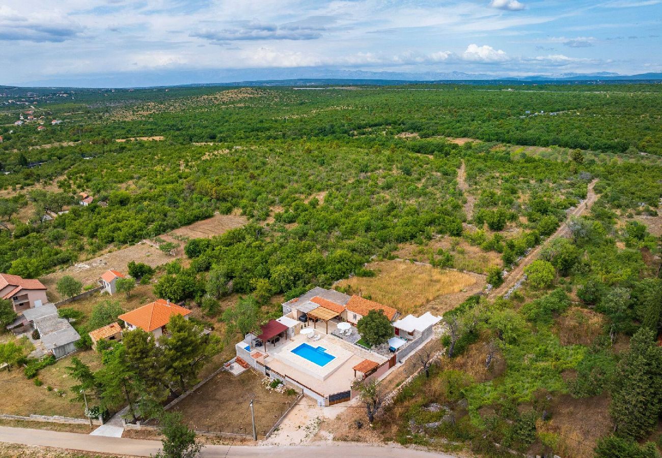 Ferienhaus in Zapužane - Holiday home Burgija