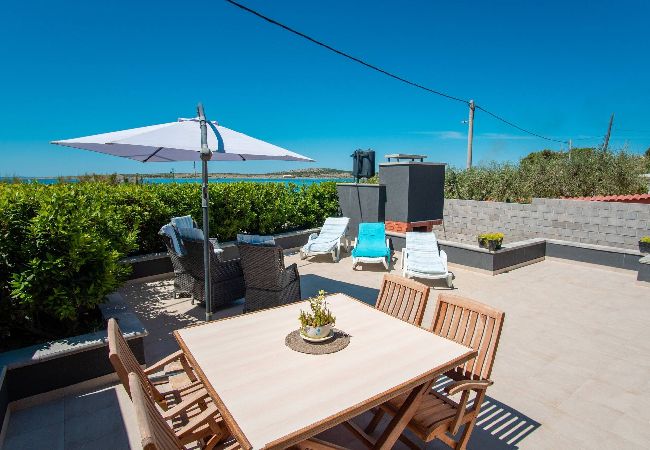 Ferienhaus in Košljun - Beach house Festini Ferienhaus in Košljun - Beach house Festini