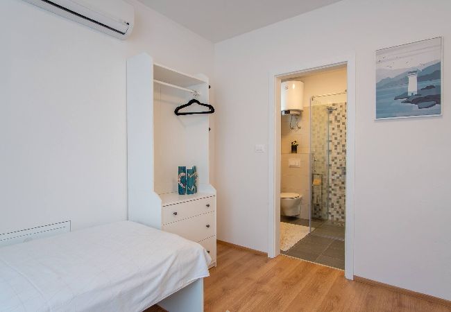 Ferienhaus in Košljun - Beach house Festini Ferienhaus in Košljun - Beach house Festini