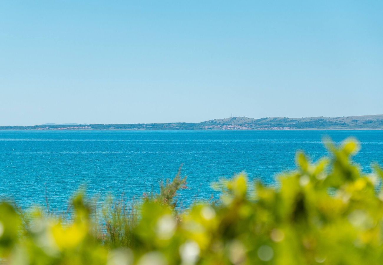 Ferienhaus in Košljun - Beach house Festini