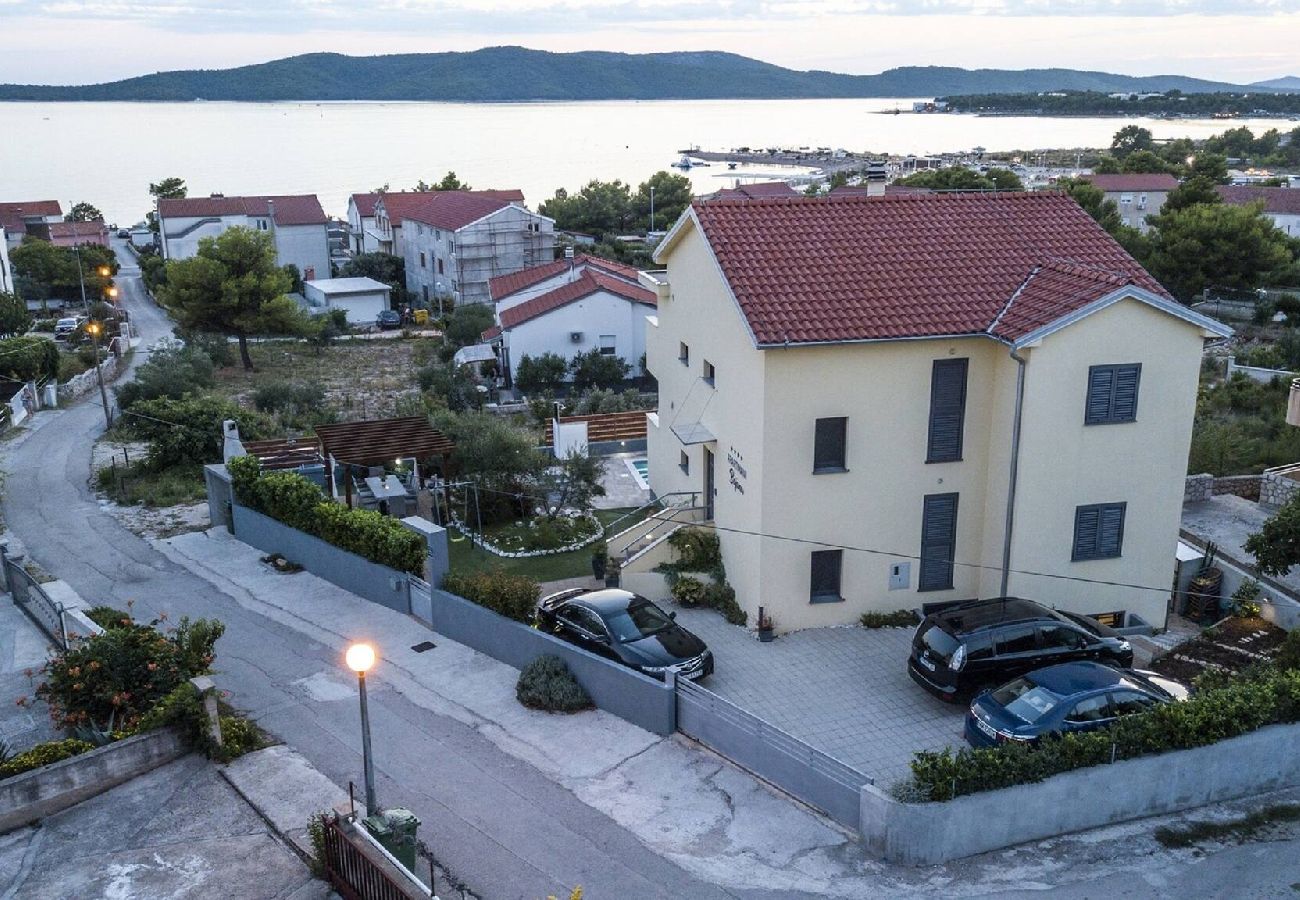 Ferienwohnung in Šibenik - Apartment Cvita with shared pool