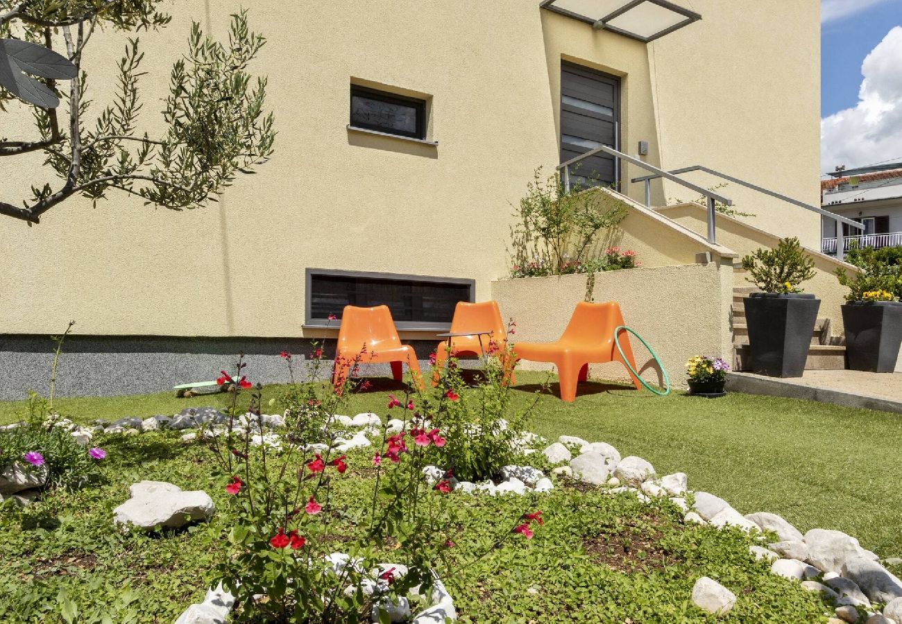 Ferienwohnung in Šibenik - Apartment Cvita with shared pool