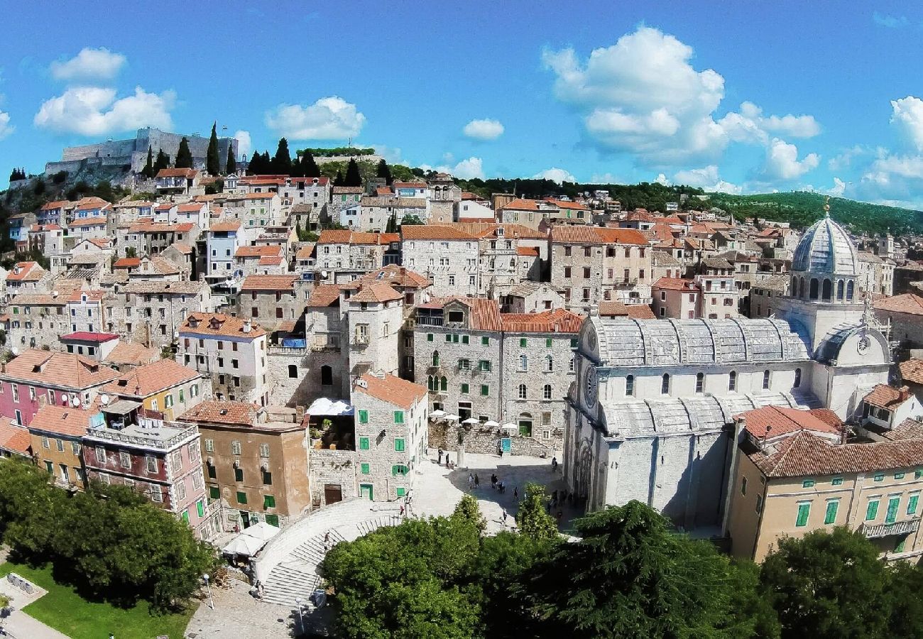 Ferienwohnung in Šibenik - Apartment Cvita with shared pool