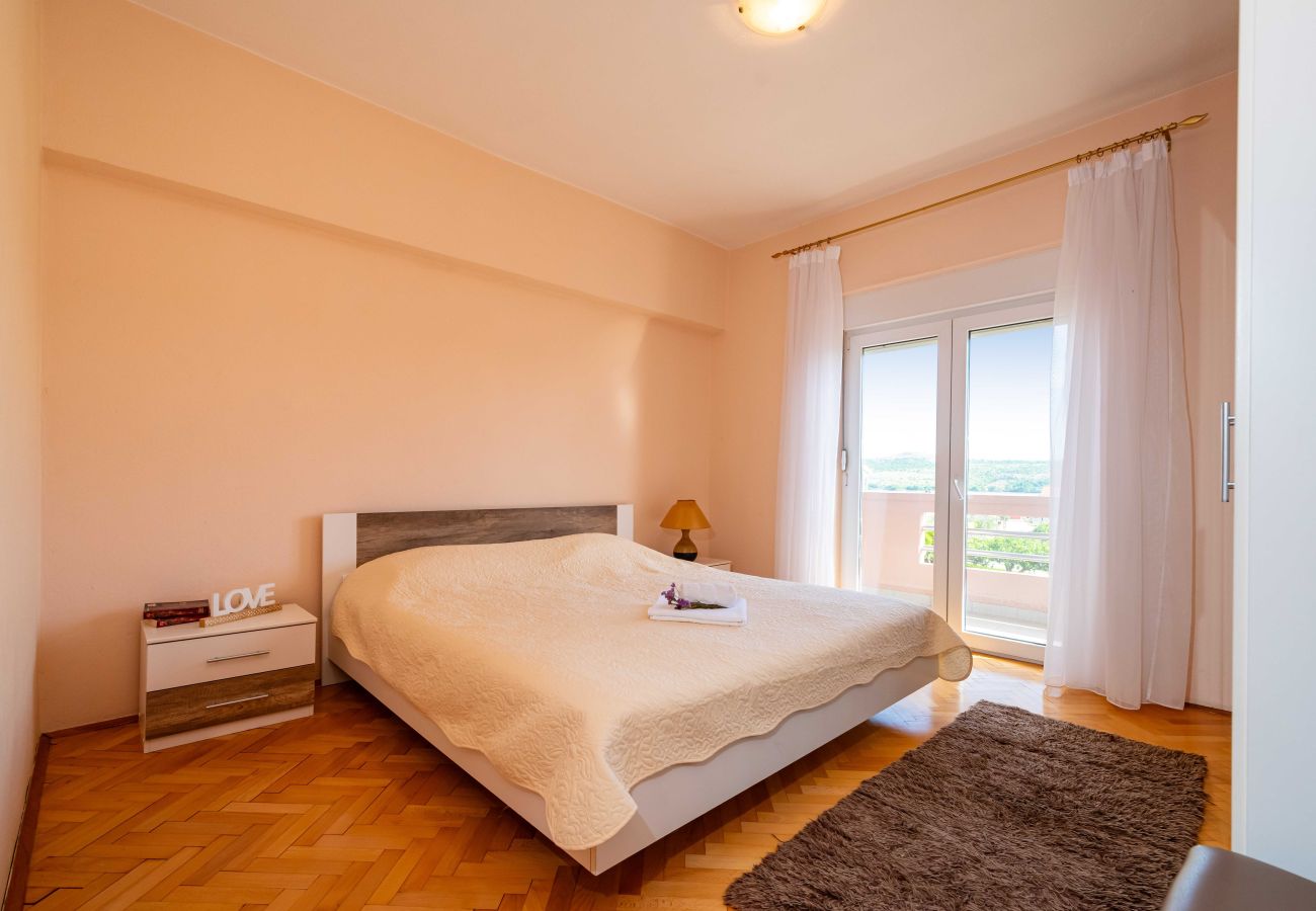 Ferienwohnung in Posedarje - Sea view apartment Nika