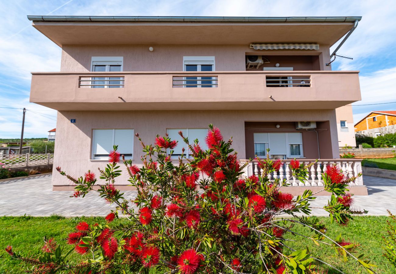 Ferienwohnung in Posedarje - Sea view apartment Nika