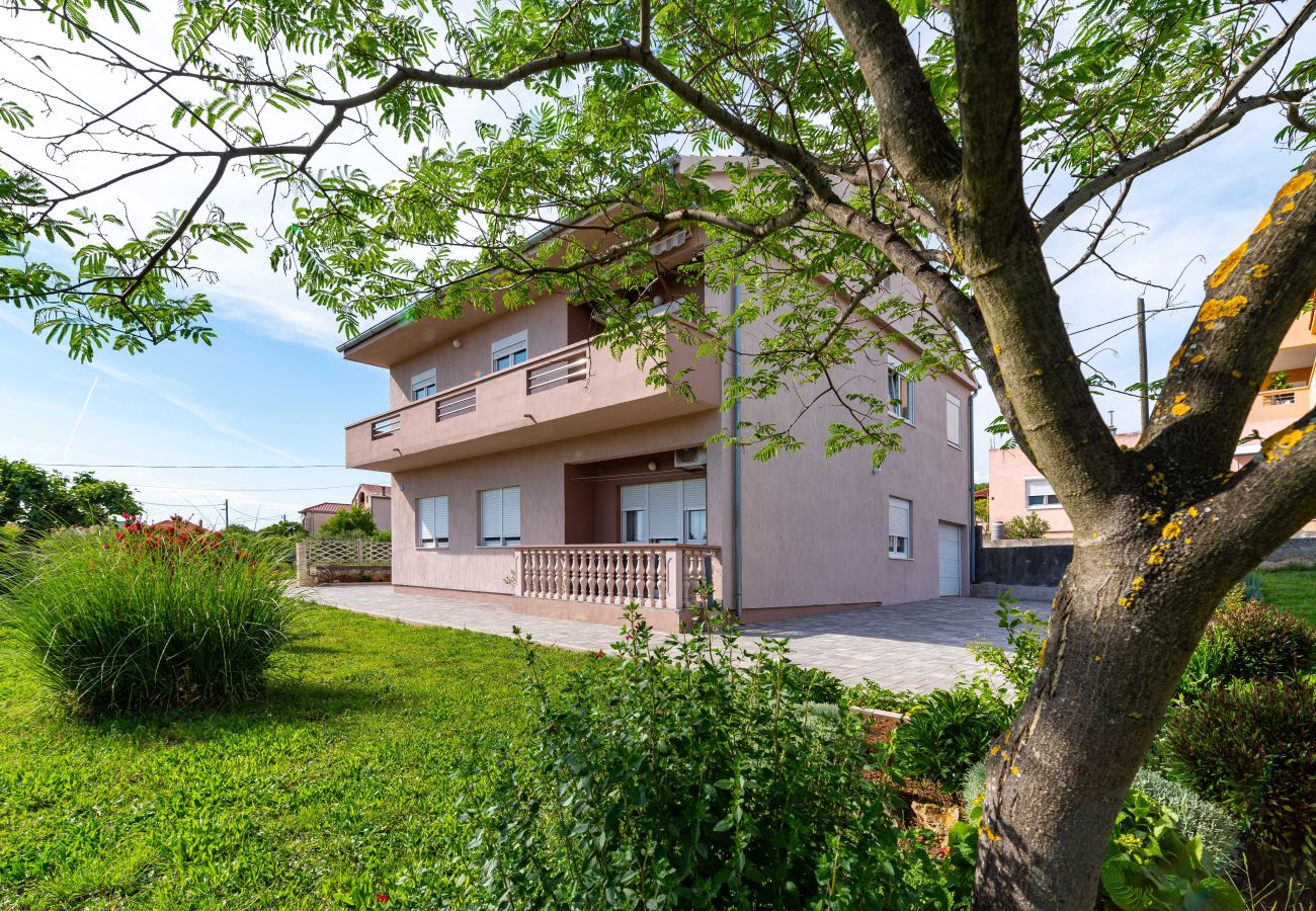 Ferienwohnung in Posedarje - Sea view apartment Nika