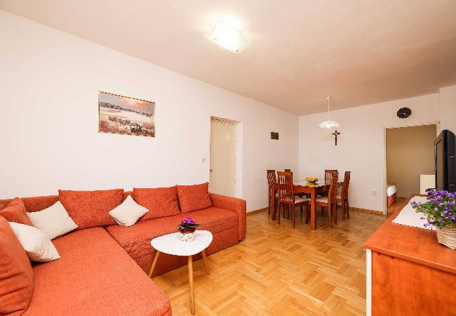 Ferienhaus in Maslenica - Holiday home Nekic Ferienhaus in Maslenica - Holiday home Nekic