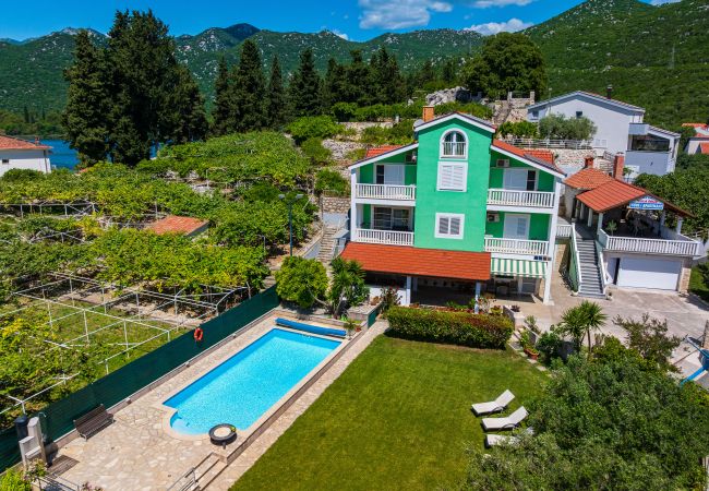 Ferienhaus in Peracko Blato - Villa Green Paradise Ferienhaus in Peracko Blato - Villa Green Paradise