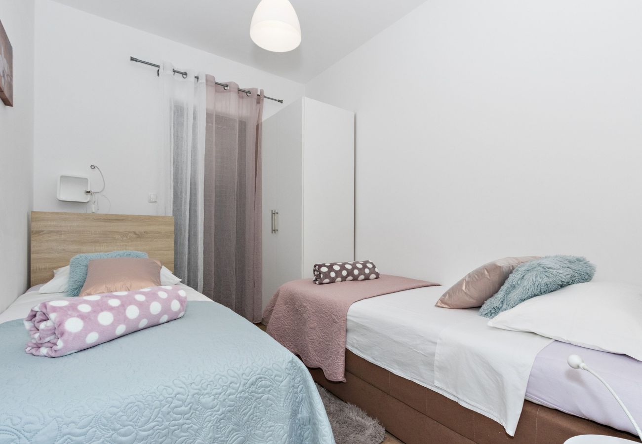 Ferienwohnung in Šibenik - Sea view apartment Roza