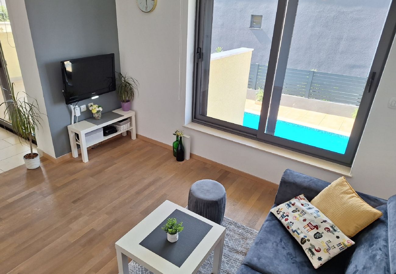 Ferienwohnung in Šibenik - Sea view apartment Roza