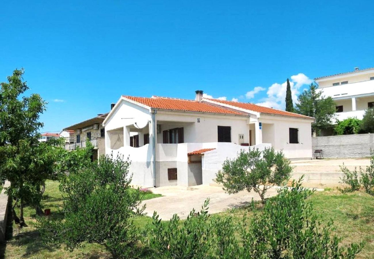 Ferienhaus in Maslenica - Holiday home Anatea