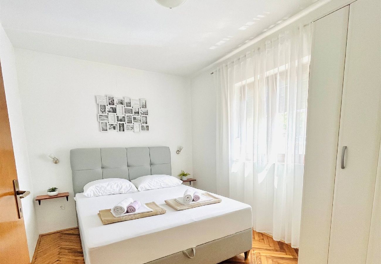 Ferienhaus in Maslenica - Holiday home Anatea