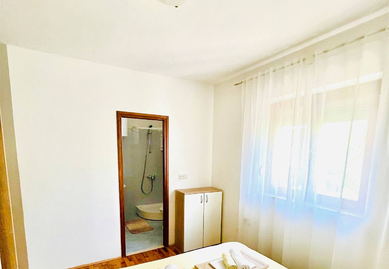 Ferienhaus in Maslenica - Holiday home Anatea