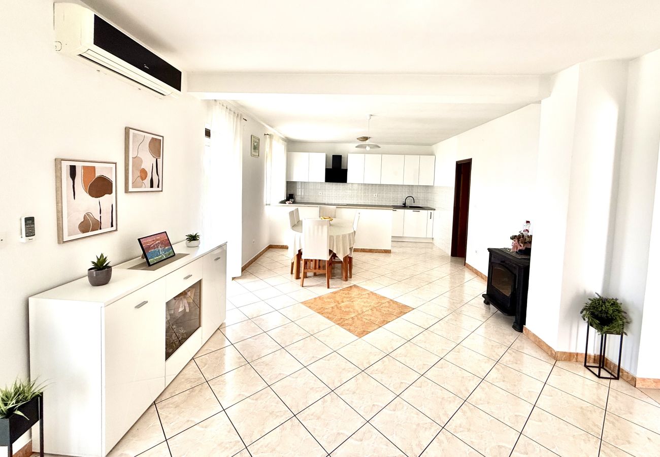 Ferienhaus in Maslenica - Holiday home Anatea
