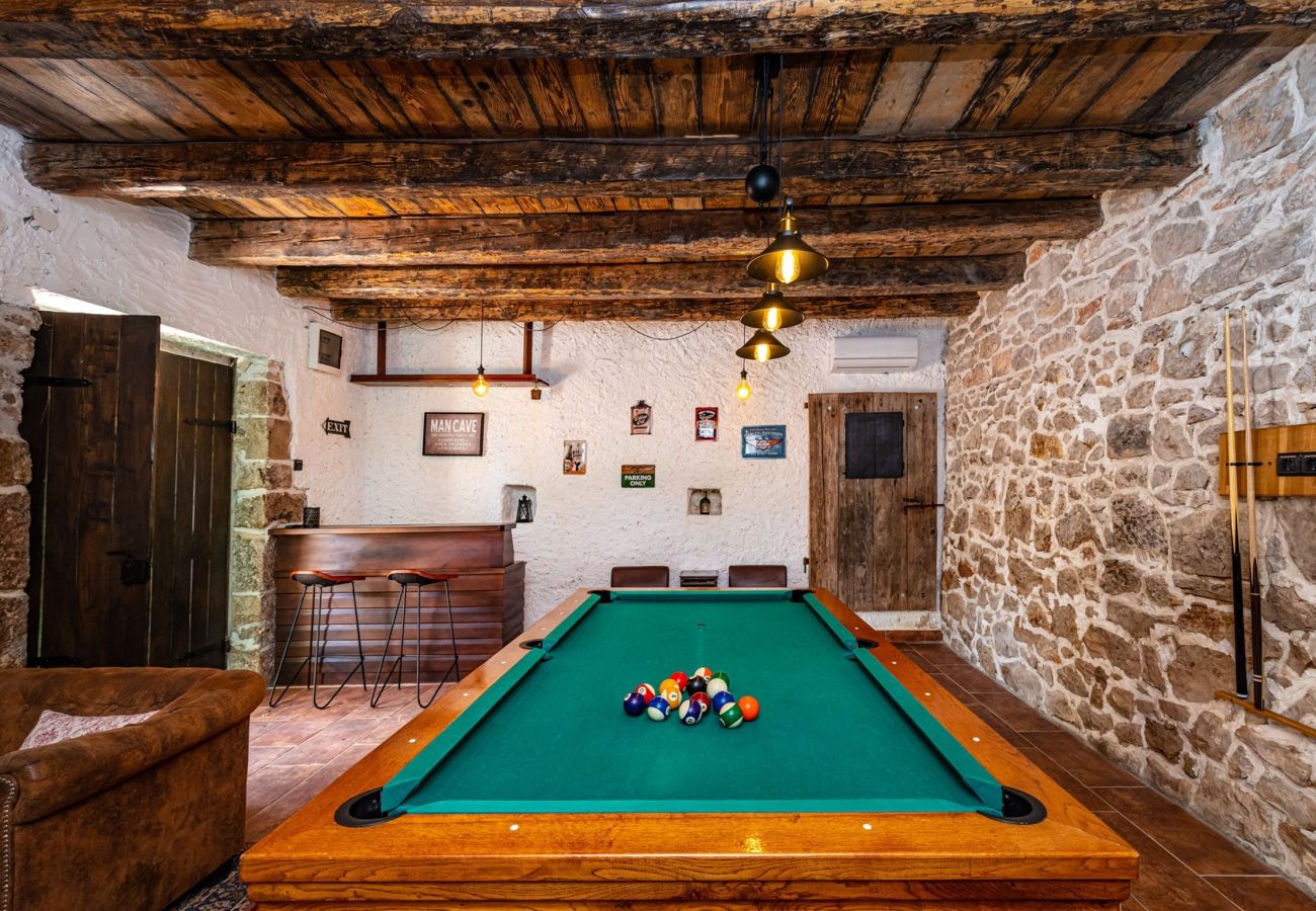 Villa in Gornje Raštane - Authentic Villa Kadulja