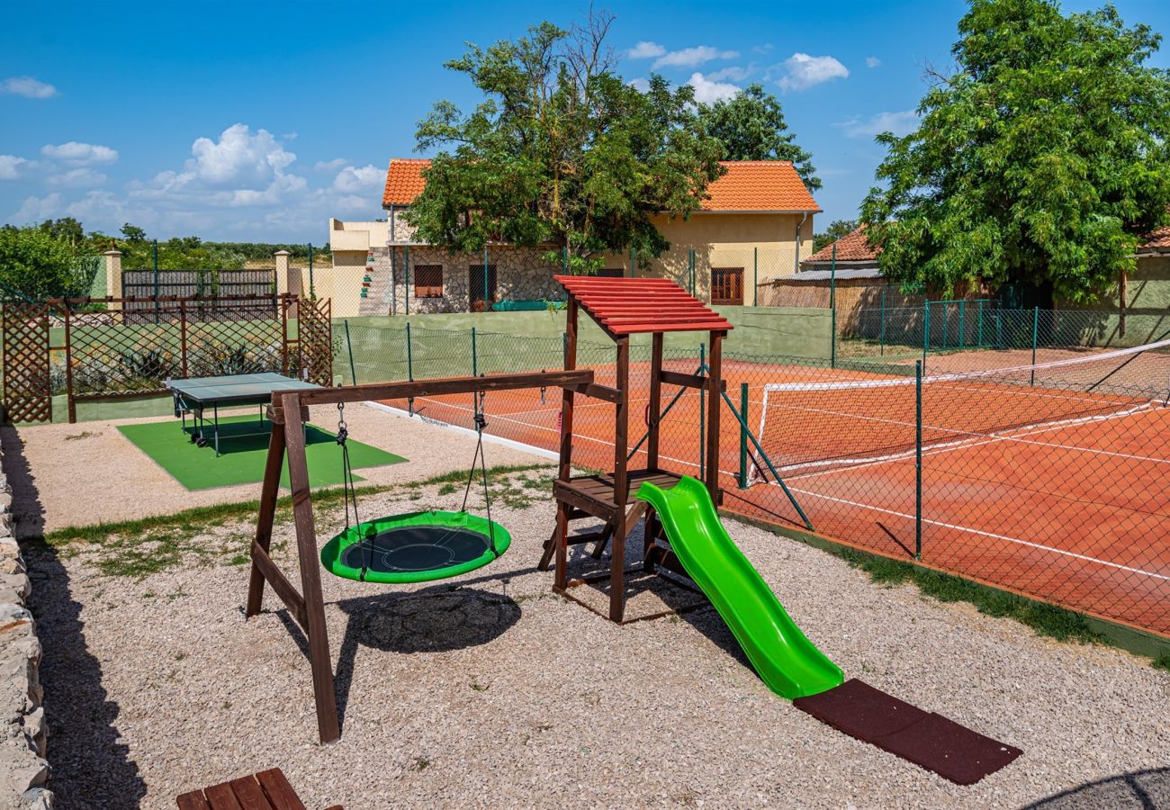 Villa in Gornje Raštane - Authentic Villa Kadulja