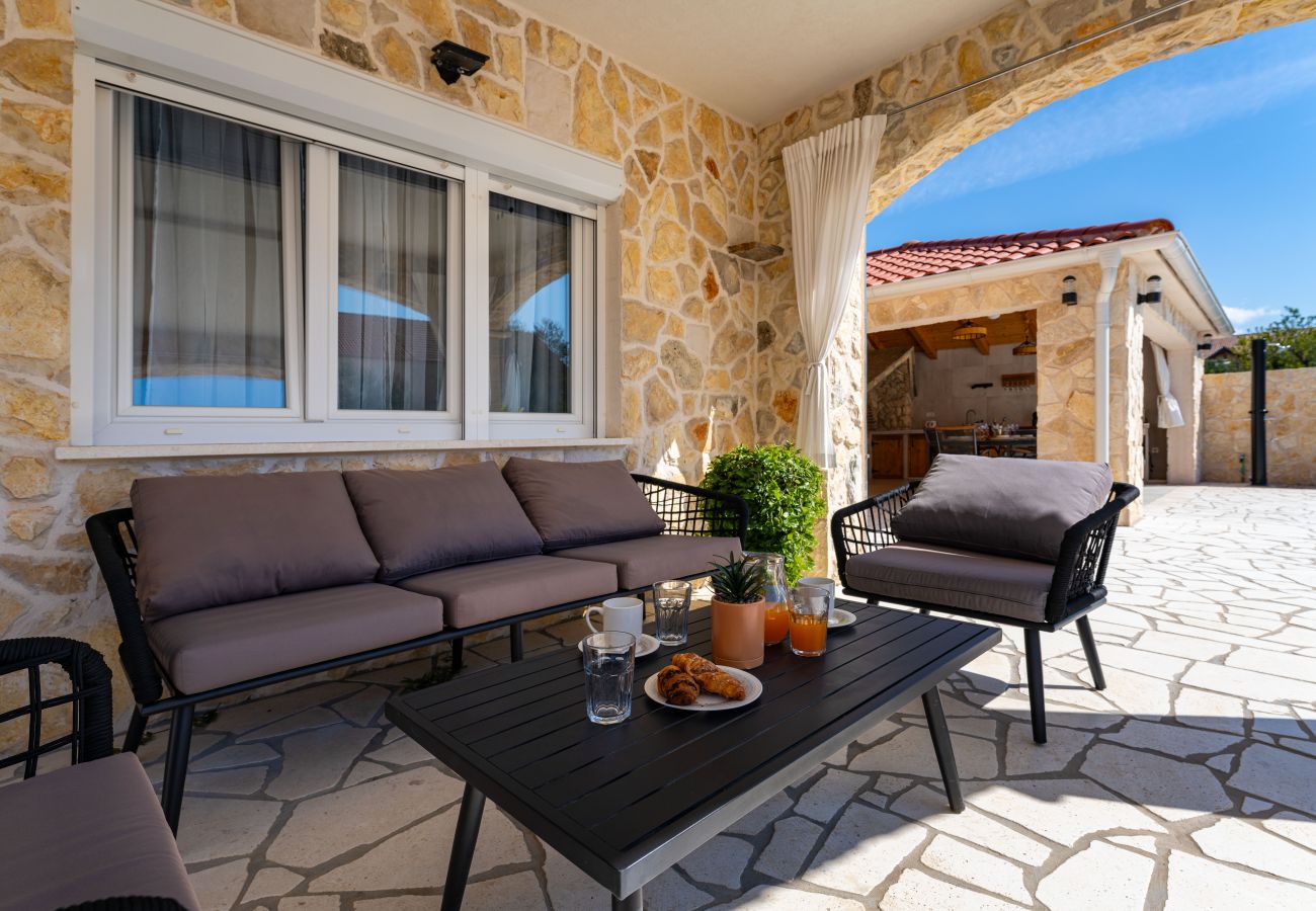 Ferienhaus in Vodice - Holiday home Briscola