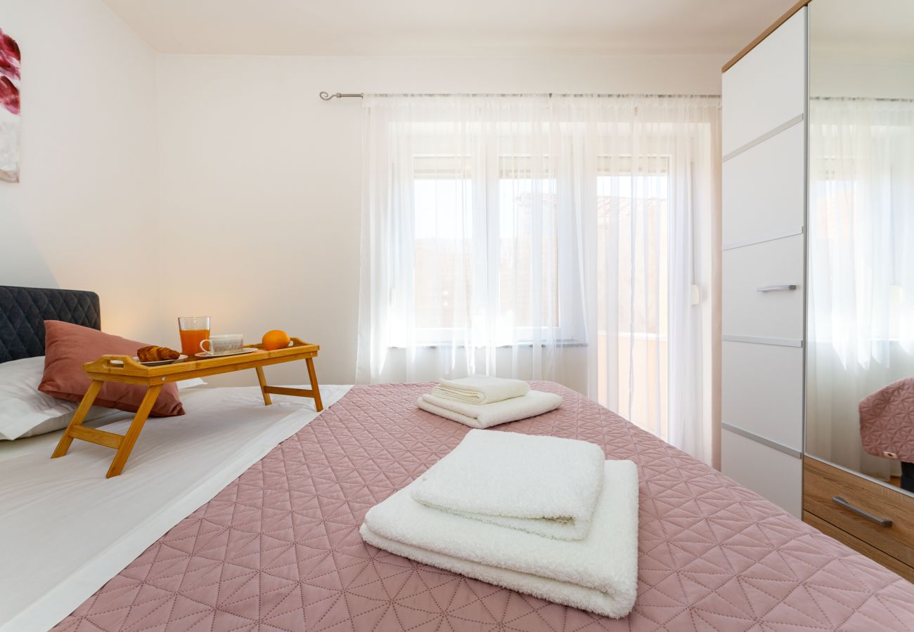 Ferienhaus in Vodice - Holiday home Briscola