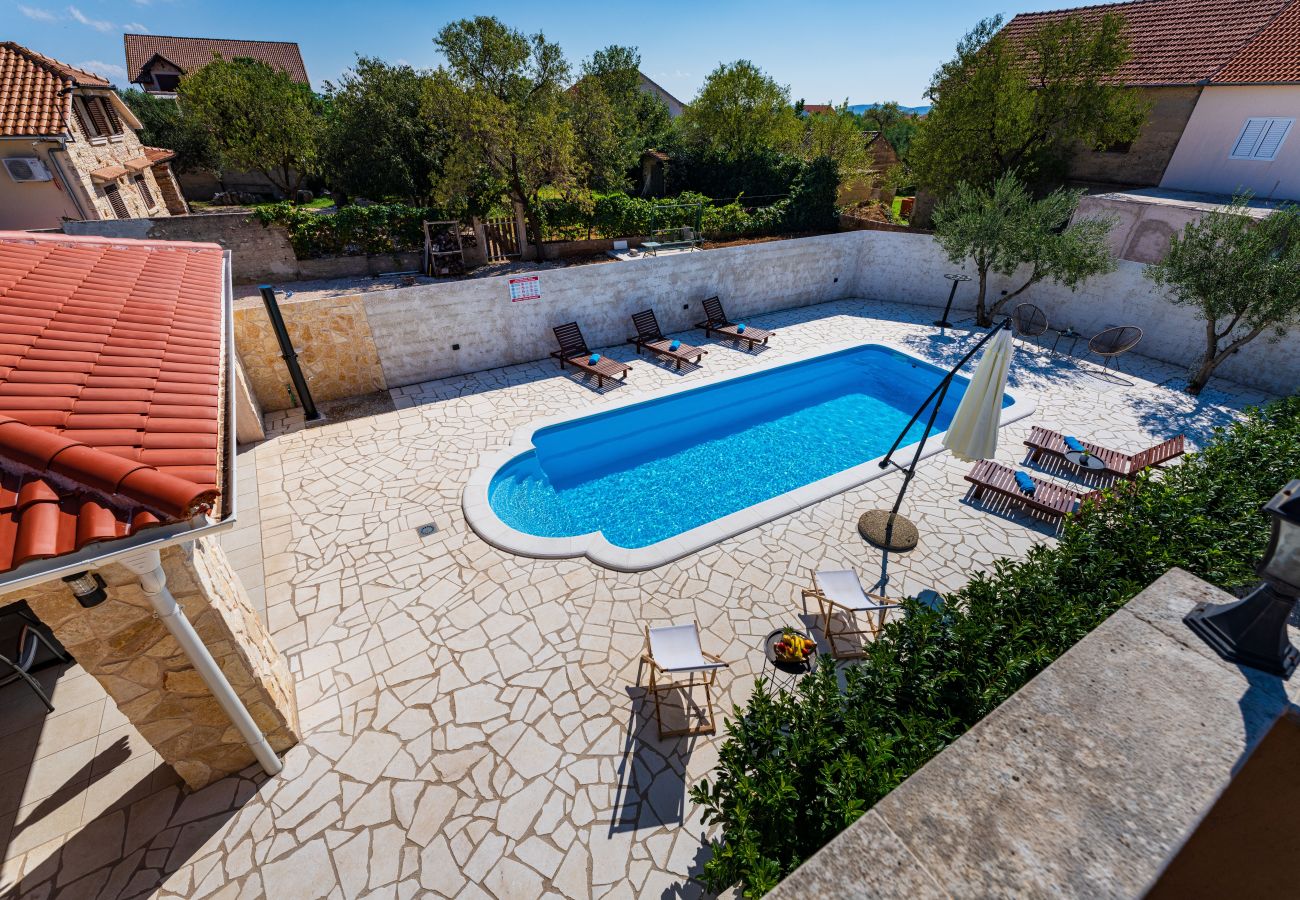 Ferienhaus in Vodice - Holiday home Briscola