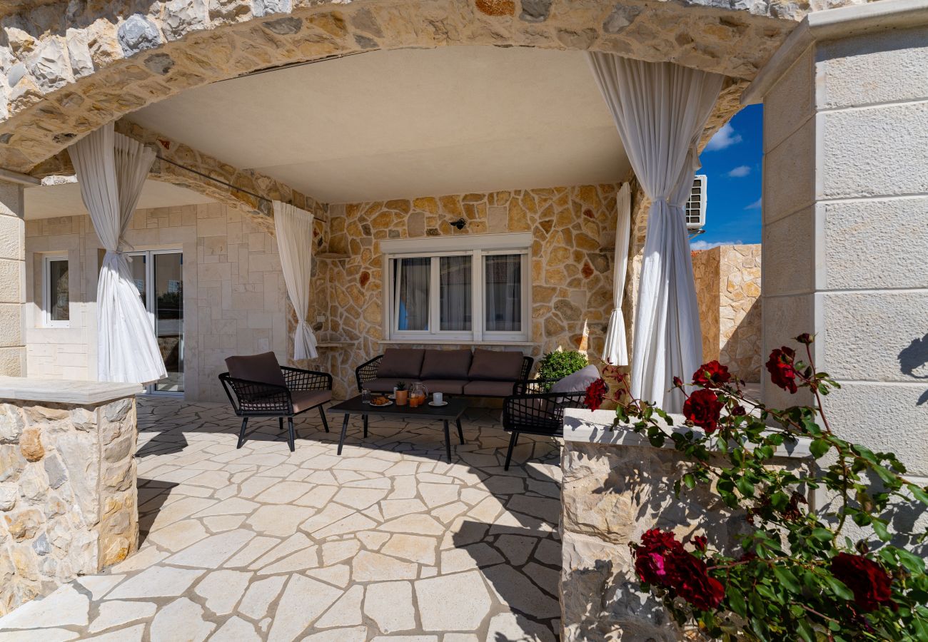 Ferienhaus in Vodice - Holiday home Briscola