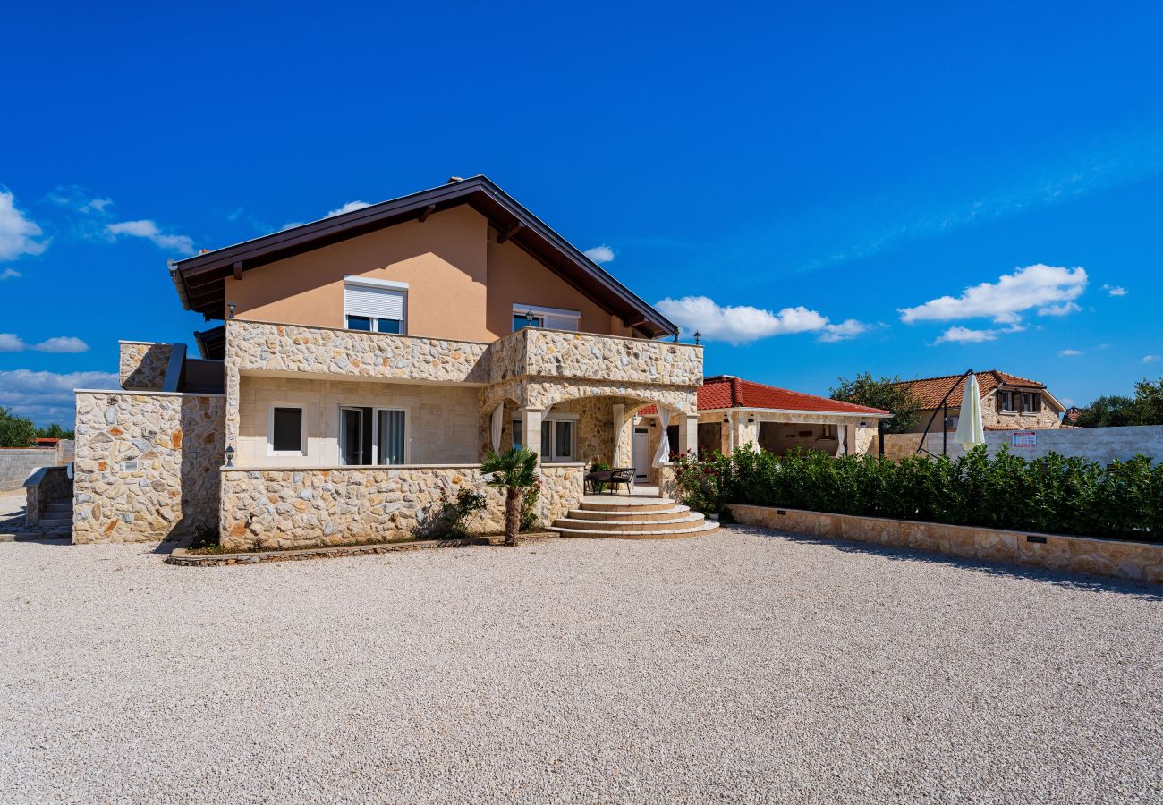 Ferienhaus in Vodice - Holiday home Briscola