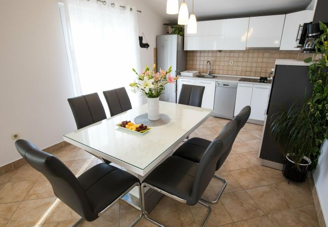 Ferienhaus in Galovac - Holiday home Maroko Ferienhaus in Galovac - Holiday home Maroko