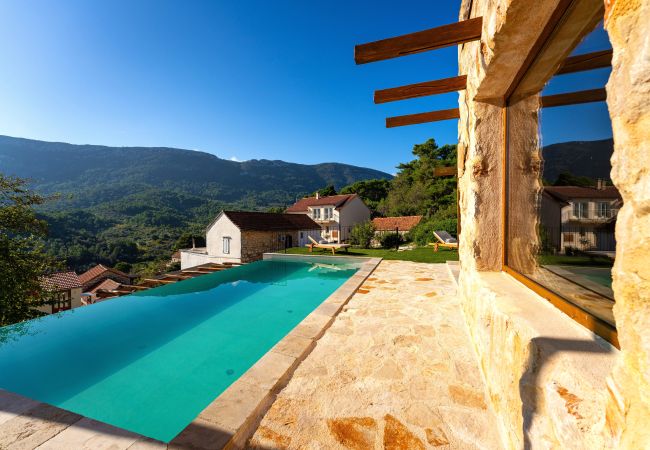 Ferienhaus in Svirce - Authentic Villa Fisola Ferienhaus in Svirce - Authentic Villa Fisola