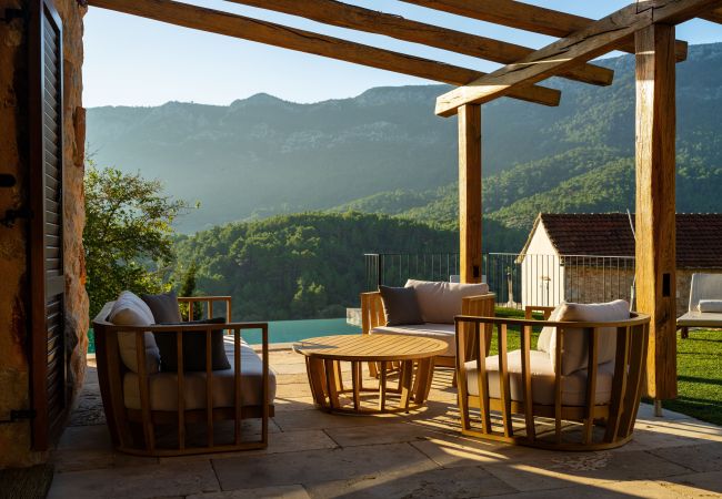 Ferienhaus in Svirce - Authentic Villa Fisola Ferienhaus in Svirce - Authentic Villa Fisola