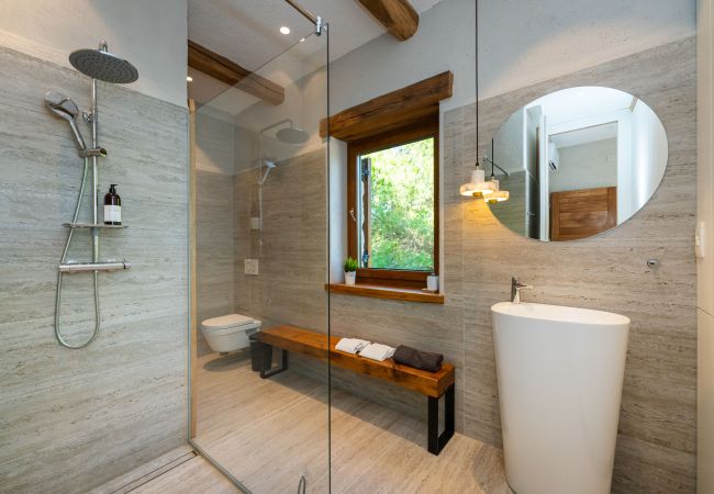 Ferienhaus in Svirce - Authentic Villa Fisola Ferienhaus in Svirce - Authentic Villa Fisola