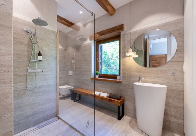 Ferienhaus in Svirce - Authentic Villa Fisola Ferienhaus in Svirce - Authentic Villa Fisola