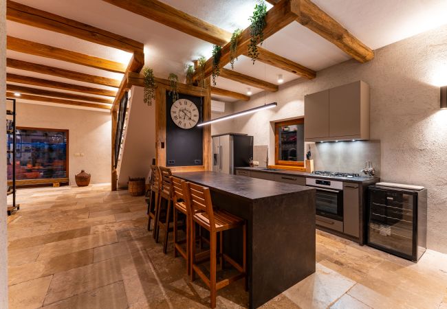 Ferienhaus in Svirce - Authentic Villa Fisola Ferienhaus in Svirce - Authentic Villa Fisola