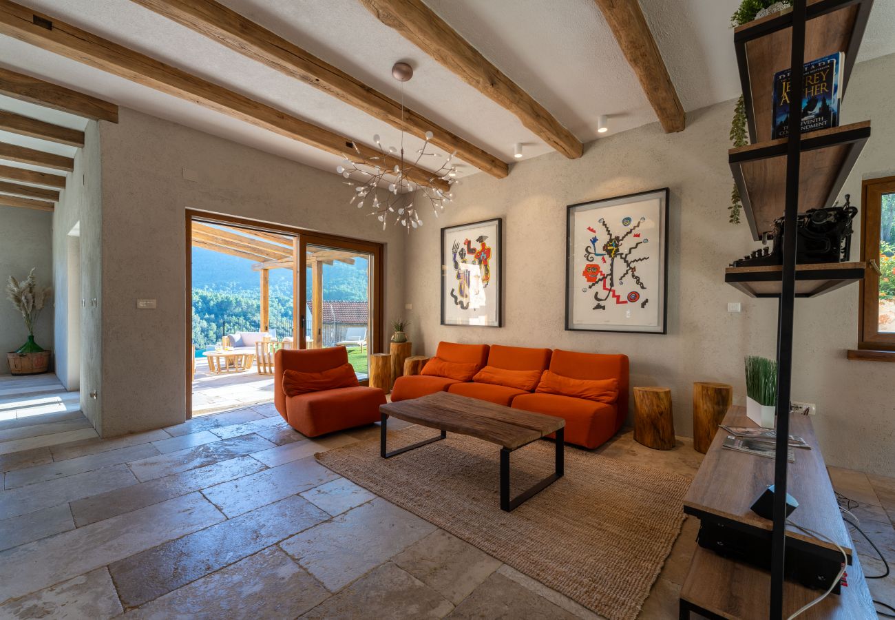 Ferienhaus in Svirce - Authentic Villa Fisola