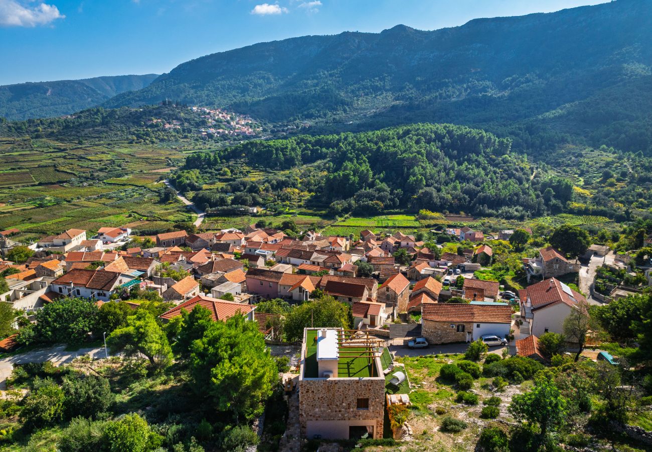 Ferienhaus in Svirce - Authentic Villa Fisola