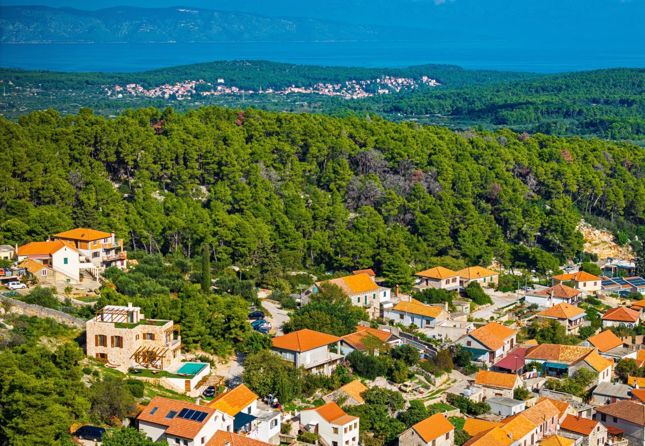 Ferienhaus in Svirce - Authentic Villa Fisola