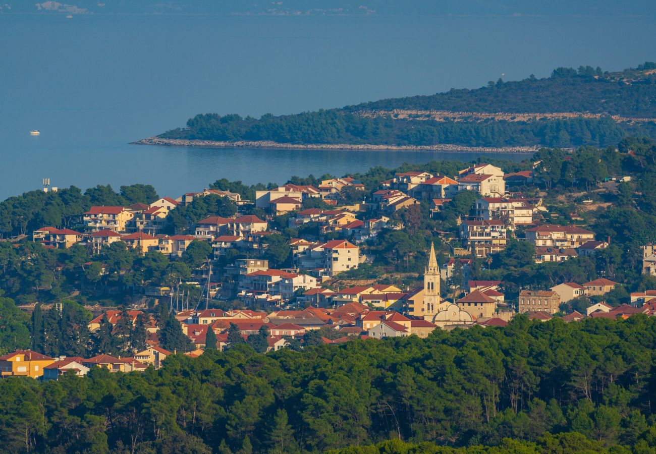 Ferienhaus in Svirce - Authentic Villa Fisola