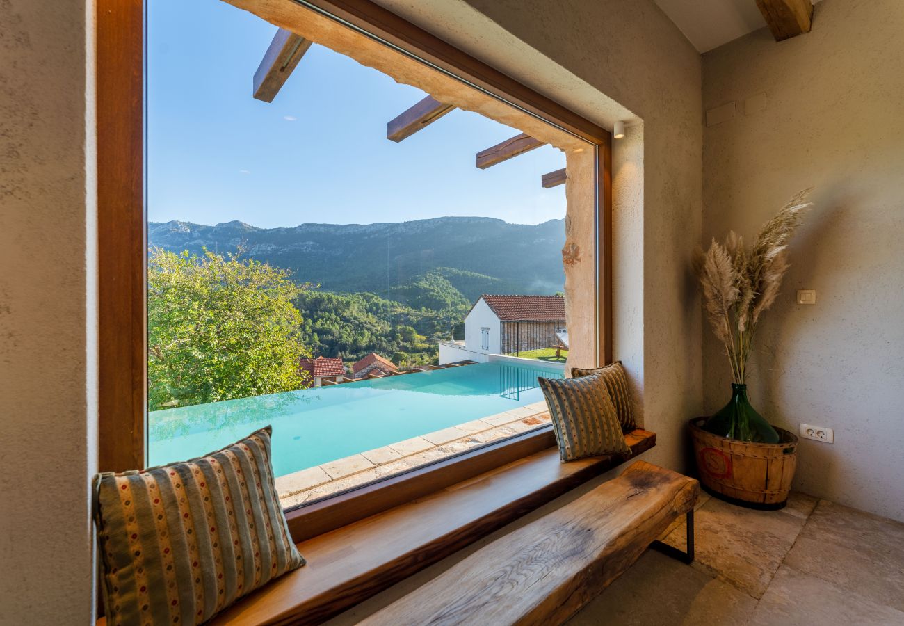 Ferienhaus in Svirce - Authentic Villa Fisola