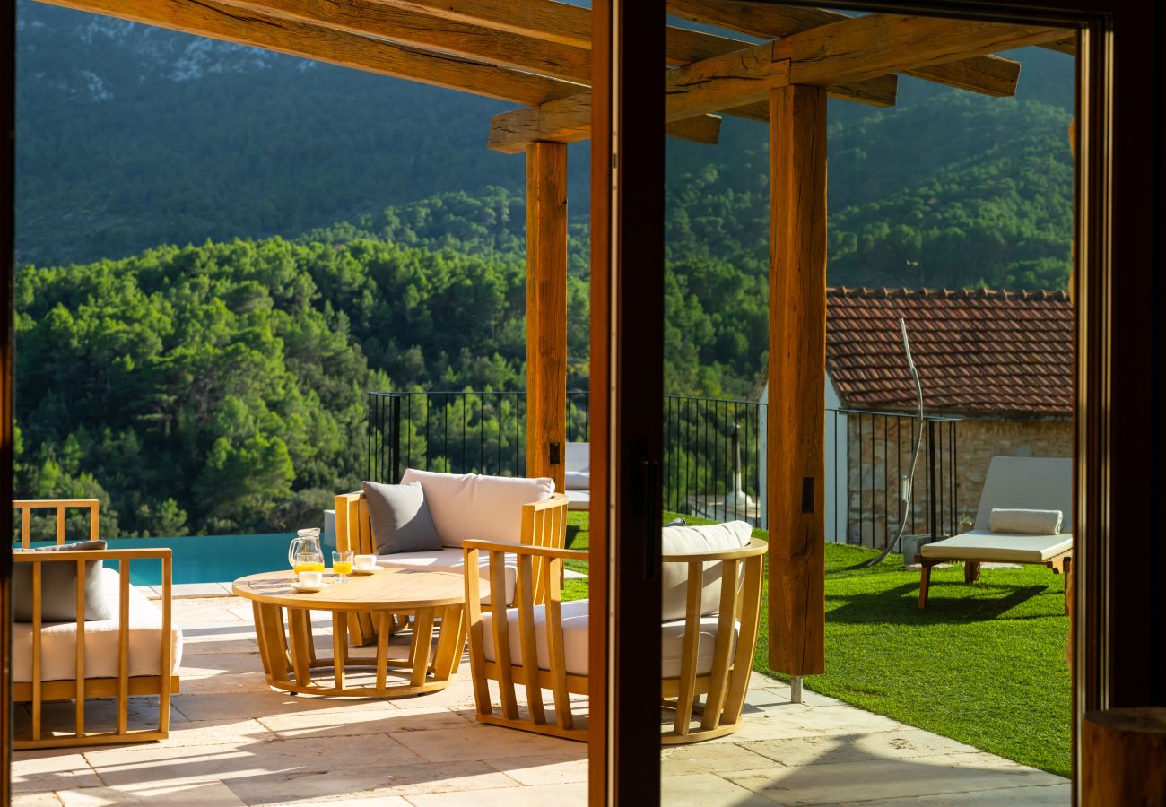 Ferienhaus in Svirce - Authentic Villa Fisola