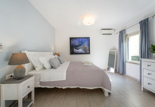 Ferienhaus in Svirce - Sea view Villa Amaria Ferienhaus in Svirce - Sea view Villa Amaria