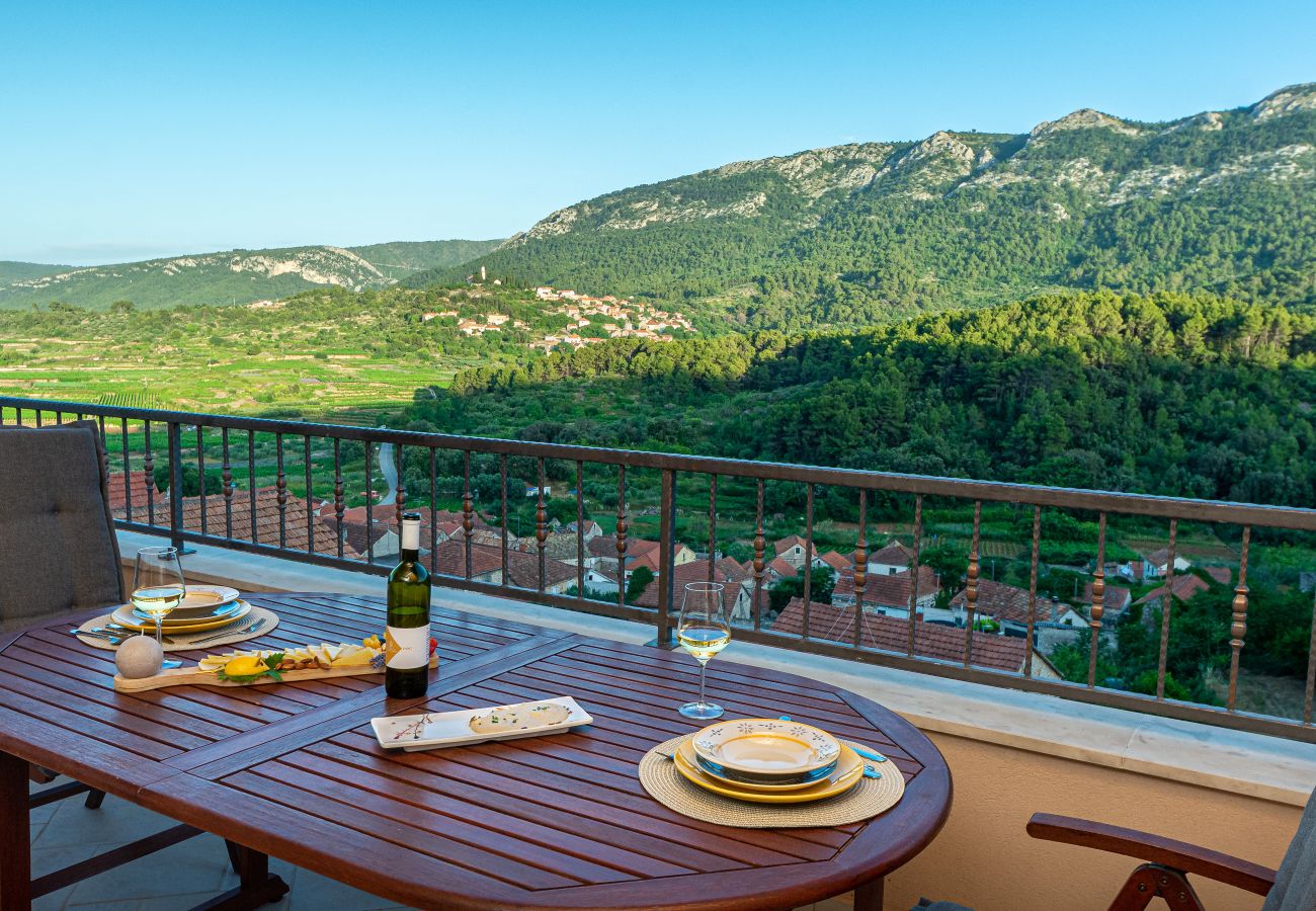 Ferienhaus in Svirce - Sea view Villa Amaria