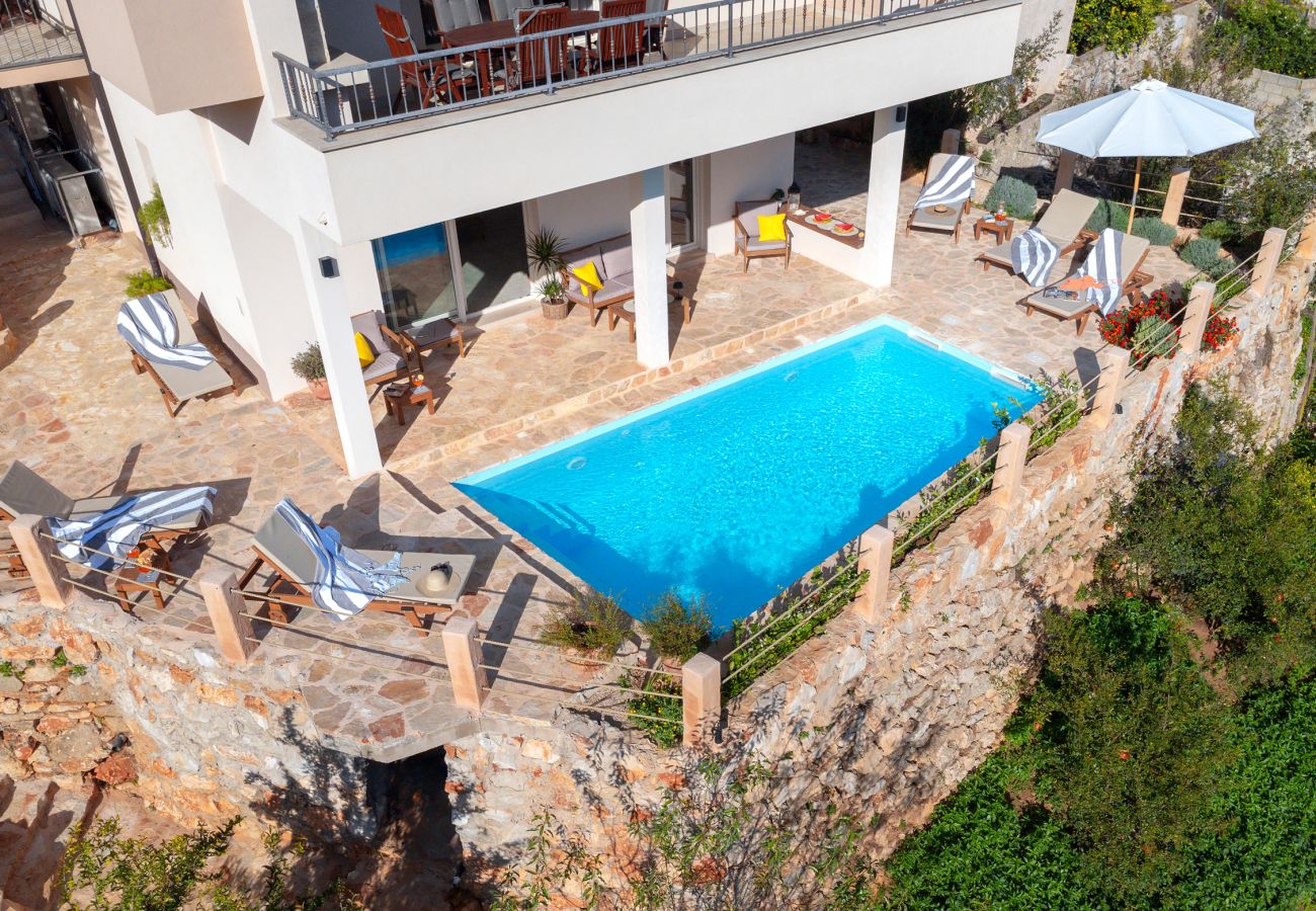 Ferienhaus in Svirce - Sea view Villa Amaria