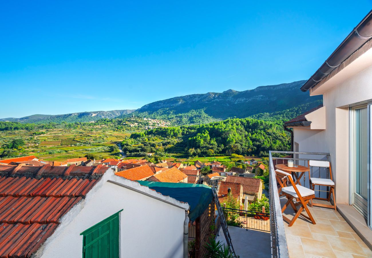 Ferienhaus in Svirce - Sea view Villa Amaria