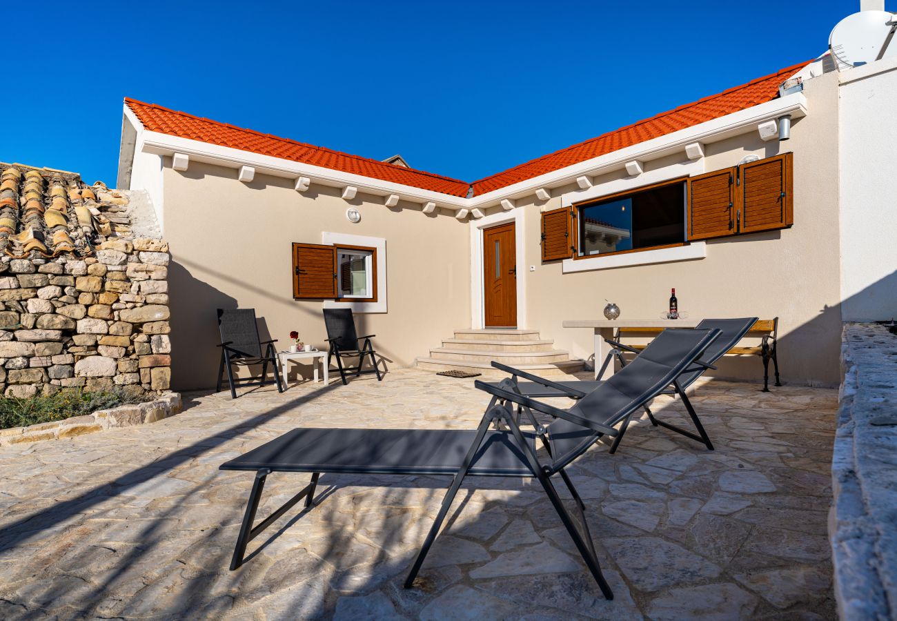 Ferienhaus in Rtina - Holiday home Fortica